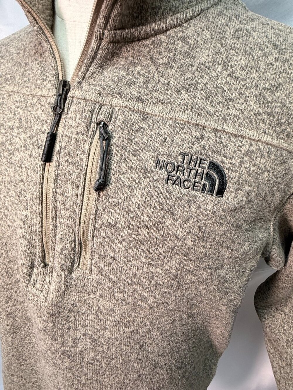 The North Face Men’s L Sweater Fleece 1/4 Zip Pullover Heather Gray Chest Pocket